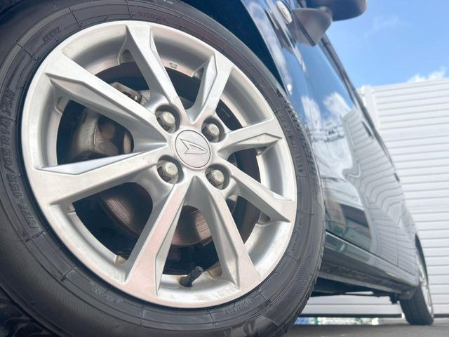�y����14�C���`�A���~�z�C�[���z�O�ςɃ}�b�`���������A���~�z�C�[���𑕒����Ă���܂��B�e��ЊO�A���~�z�C�[����A�X�^�b�h���X�^�C�����戵�����Ă���܂��B���񂲑��k����������
