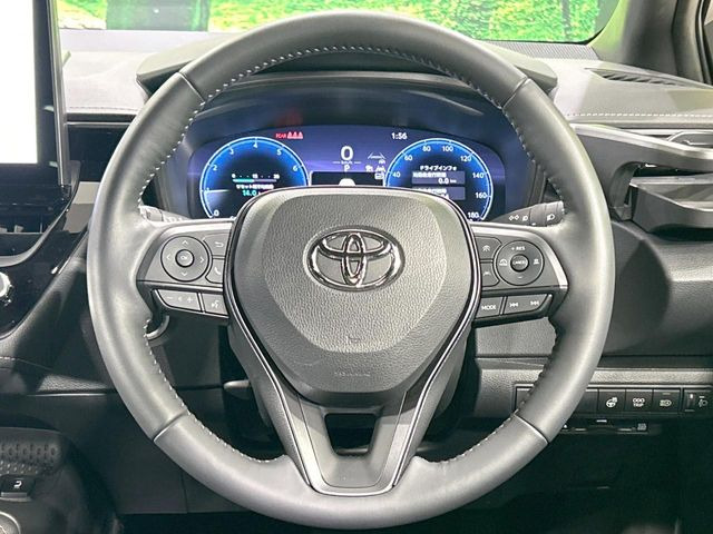 【ステアリングヒーター】冬場に冷たくなりやすい革巻きステアリングを、スイッチ一つで素早く適温に!エアコンよりも早く温まってくれるので、寒い日の運転も快適になりますね♪