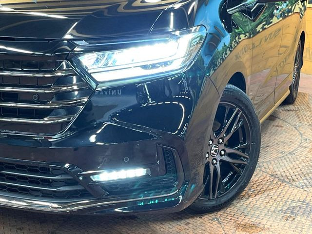 【LEDヘッドライト】悪天候や夜間走行時も良好な視界を確保し安心して運転できる高輝度LEDヘッドライトを装備!点灯速度が早く、消費電力も抑えられています。