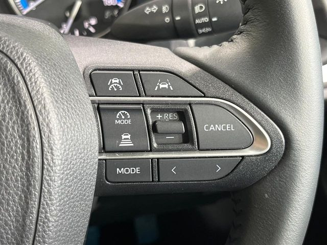 【レーダークルーズコントロール】高速道路での長距離走行が楽に!!自動で速度を保つクルーズコントロールが、衝突軽減システムと連携し、前方の車両を感知して車間を保つように速度調節してくれます!!