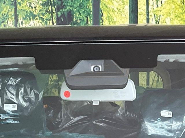 【スズキ セーフティサポート】走行中に前方の車両等を認識し、衝突しそうな時は警報とブレーキで衝突回避と被害軽減をアシスト。より安全にドライブをお楽しみいただけます。