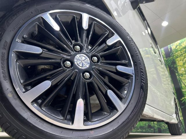�y����15�C���`�A���~�z�C�[���z�O�ςɃ}�b�`���������A���~�z�C�[���𑕒����Ă���܂��B�e��ЊO�A���~�z�C�[����A�X�^�b�h���X�^�C�����戵�����Ă���܂��B���񂲑��k����������