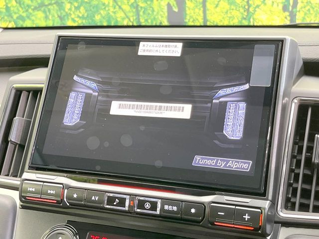 【大画面ナビ】人気の大型11インチナビを装備。存在感のある大画面はインパクト大!ナビ利用時のマップ表示は見やすく、テレビやDVDは臨場感がアップ!いつものドライブがグッと楽しくなります♪