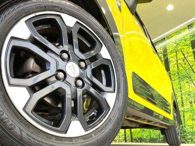 �y����15�C���`�A���~�z�C�[���z�O�ςɃ}�b�`���������A���~�z�C�[���𑕒����Ă���܂��B�e��ЊO�A���~�z�C�[����A�X�^�b�h���X�^�C�����戵�����Ă���܂��B���񂲑��k����������