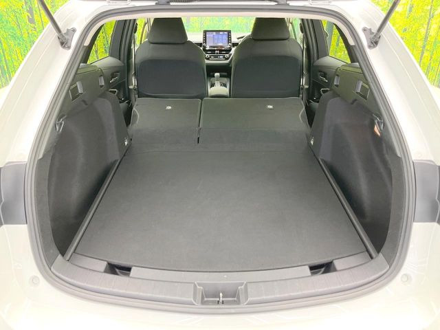 積み下ろしのしやすいデッキにはたっぷりと荷物を積み込んでいただけます。遊びから仕事まで、様々なシーンで頼れます♪