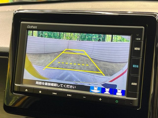 【バックカメラ】駐車時に後方がリアルタイム映像で確認できます。大型商業施設や立体駐車場での駐車時や、夜間のバック時に大活躍!運転スキルに関わらず、今や必須となった装備のひとつです!