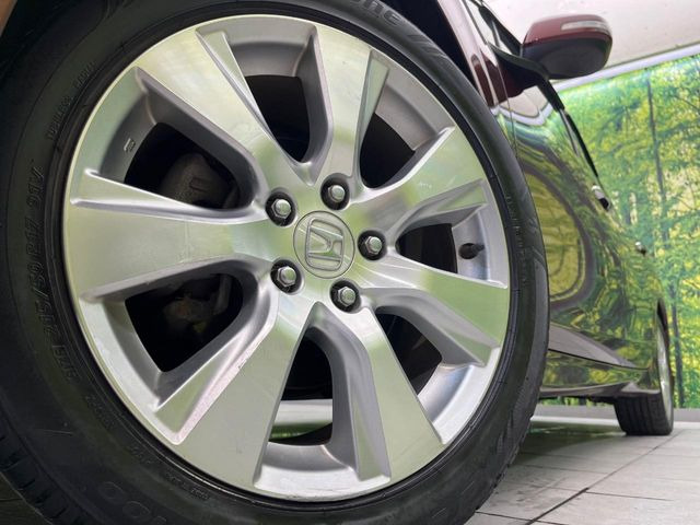 �y����17�C���`�A���~�z�C�[���z�O�ςɃ}�b�`���������A���~�z�C�[���𑕒����Ă���܂��B�e��ЊO�A���~�z�C�[����A�X�^�b�h���X�^�C�����戵�����Ă���܂��B���񂲑��k����������