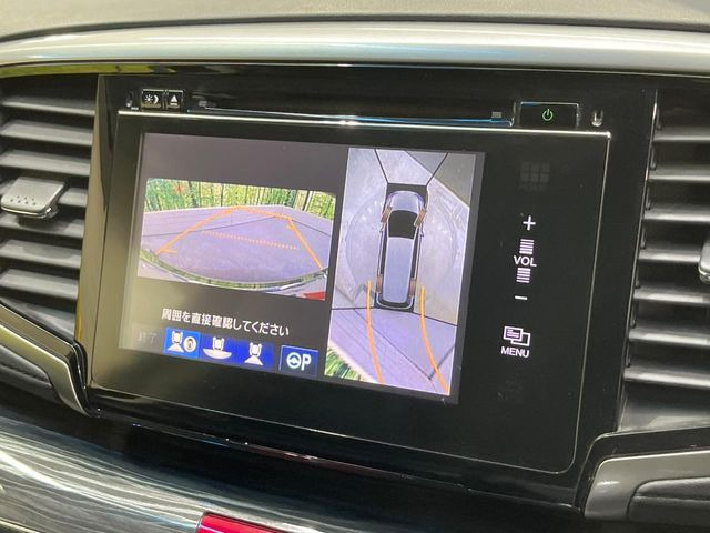 【全周囲カメラ】専用のカメラにより、上から見下ろしたような視点で360度クルマの周囲を確認することができます☆死角部分も確認しやすく、狭い場所での切り返しや駐車もスムーズに行えます。