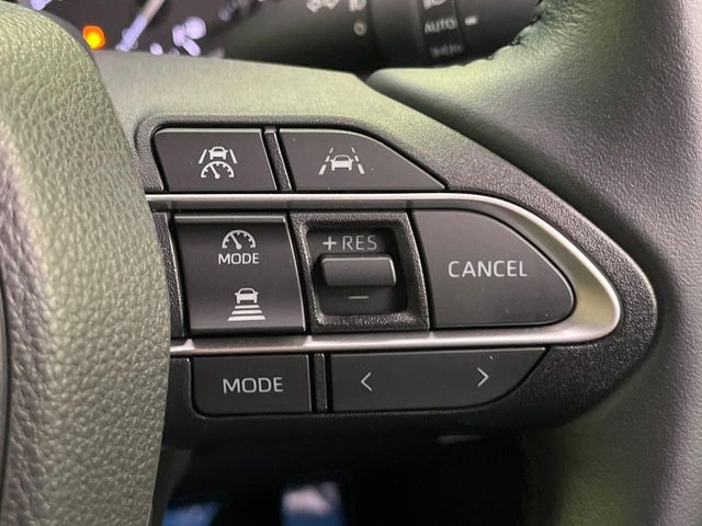 【レーダークルーズコントロール】高速道路での長距離走行が楽に!!自動で速度を保つクルーズコントロールが、衝突軽減システムと連携し、前方の車両を感知して車間を保つように速度調節してくれます!!