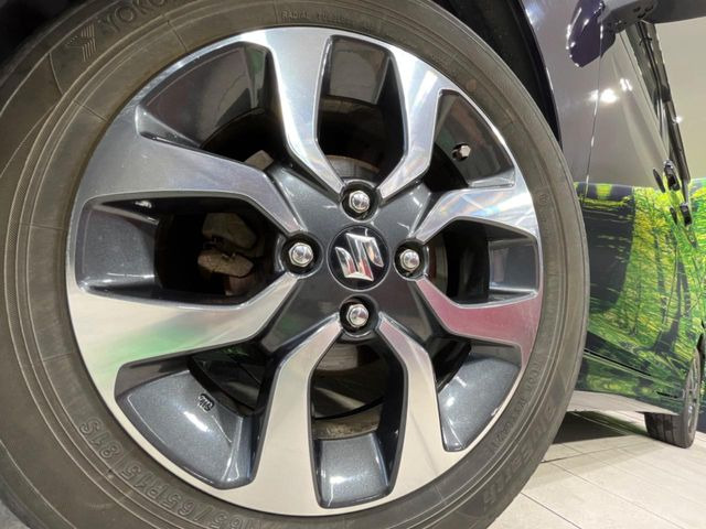 �y����15�C���`�A���~�z�C�[���z�O�ςɃ}�b�`���������A���~�z�C�[���𑕒����Ă���܂��B�e��ЊO�A���~�z�C�[����A�X�^�b�h���X�^�C�����戵�����Ă���܂��B���񂲑��k����������