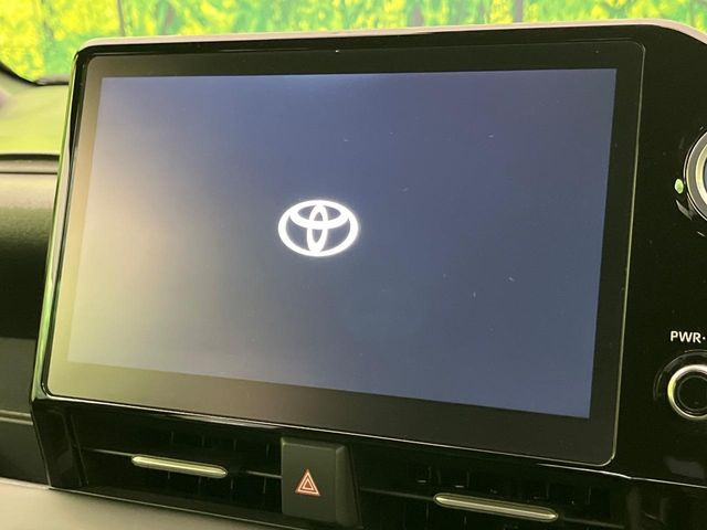 【10.5インチナビ】高級感とインパクトのある大画面ナビを装備。各種オーディオ操作はもちろん、スマホ連携もできる利便性の高いナビです♪