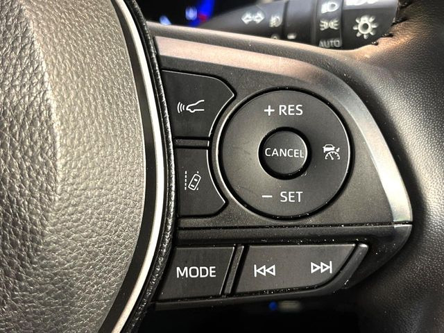 【レーダークルーズコントロール】高速道路での長距離走行が楽に!!自動で速度を保つクルーズコントロールが、衝突軽減システムと連携し、前方の車両を感知して車間を保つように速度調節してくれます!!
