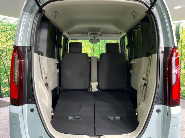 普段のお買い物や通勤、送迎等に十分な荷室スペースを確保しております。セカンドシートを倒すと、大きな荷物の積載も可能です♪