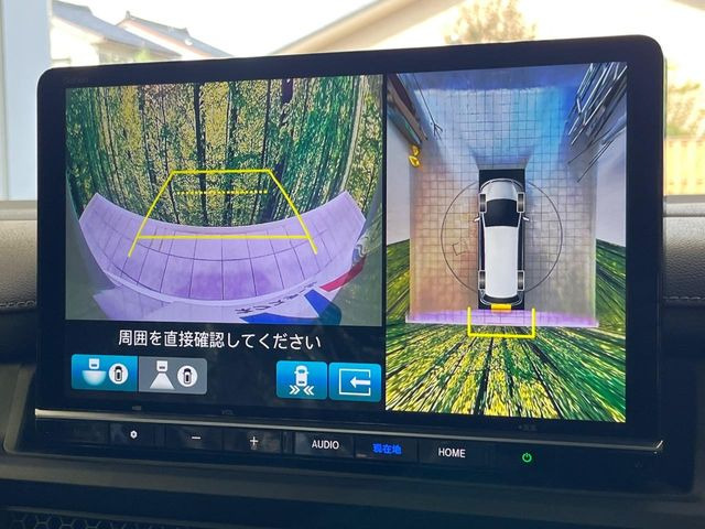 【マルチビューカメラシステム】専用のカメラにより、上から見下ろしたような視点で360度クルマの周囲を確認することができます☆死角部分も確認しやすく、狭い場所での切り返しや駐車もスムーズに行えます。