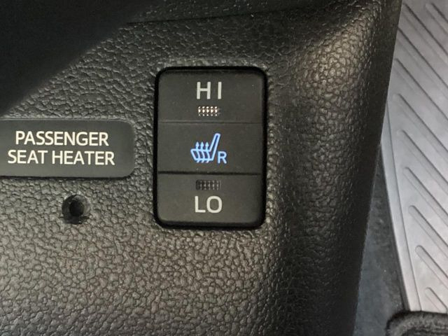 【シートヒーター】寒い日に重宝するシートヒーター!エアコンより早く温まってくれるので寒がりの人も安心ですね♪エアコンの温風は乾燥するから苦手、という方にもをおすすめです。