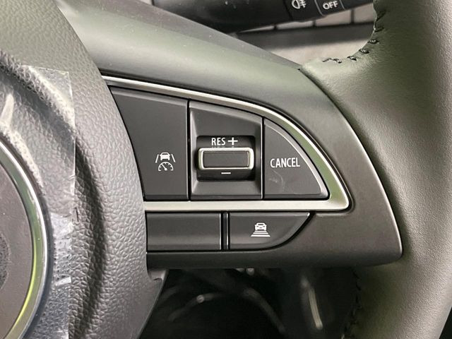 【アダプティブクルーズコントロール】高速道路での長距離走行が楽に!!自動で速度を保つクルーズコントロールが、衝突軽減システムと連携し、前方の車両を感知して車間を保つように速度調節してくれます!!