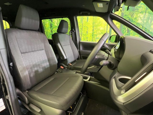 運転席シート廻りは使用感も少なく、良好な状態となっています。丁寧に使われていたことがよくわかりますね。