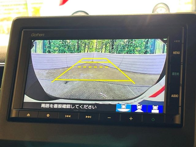 【バックカメラ】駐車時に後方がリアルタイム映像で確認できます。大型商業施設や立体駐車場での駐車時や、夜間のバック時に大活躍!運転スキルに関わらず、今や必須となった装備のひとつです!