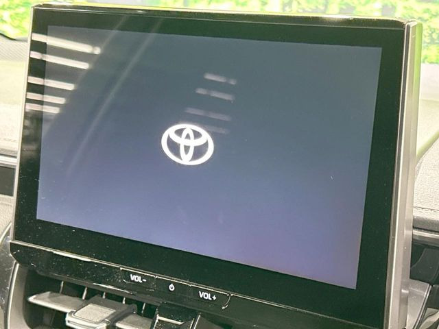 【10.5インチナビ】高級感とインパクトのある大画面ナビを装備。各種オーディオ操作はもちろん、スマホ連携もできる利便性の高いナビです♪