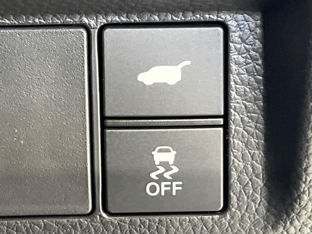 【パワーバックドア】スマートキーや運転席のボタンを押すだけでリアゲートが自動で開閉します!荷物を持っている時や、高い位置にあるバックドアを閉める際に便利な機能です♪