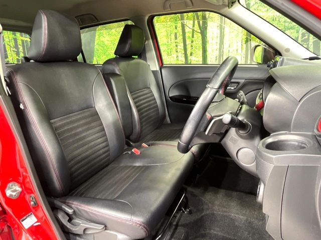 運転席シート廻りは使用感も少なく、良好な状態となっています。丁寧に使われていたことがよくわかりますね。