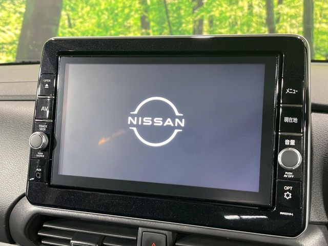 【純正9型ナビ】人気の大型9インチナビを装備。存在感のある大画面はインパクト大!ナビ利用時のマップ表示は見やすく、テレビやDVDは臨場感がアップ!いつものドライブがグッと楽しくなります♪