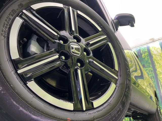 �y�����A���~�z�C�[���z�O�ςɃ}�b�`���������A���~�z�C�[���𑕒����Ă���܂��B�e��ЊO�A���~�z�C�[����A�X�^�b�h���X�^�C�����戵�����Ă���܂��B���񂲑��k����������
