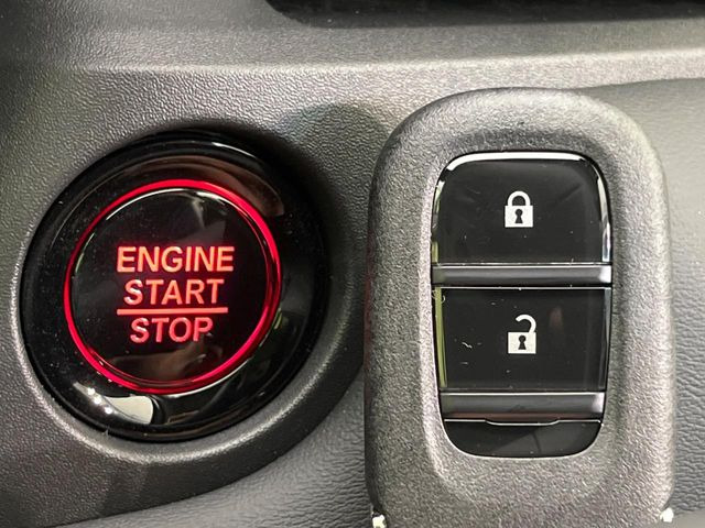 �yHonda�X�}�[�g�L�[�z�J�o����|�P�b�g�ɓ��ꂽ�܂܂ł��h�A�̎{���E�������\�ȃX�}�[�g�L�[�𑕔��B�G���W���̃I���E�I�t�����J�M�����o���K�v����������Ƃ��Ă��֗��ł���