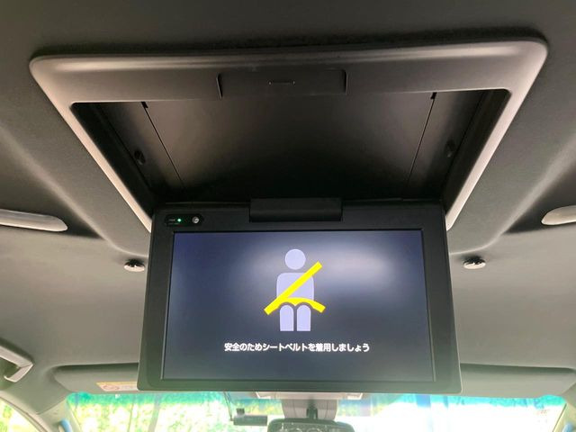 【フリップダウンモニター】大画面モニターで後席でもエンタメをお楽しみいただけます。小さなお子様にも大人気の装備です♪