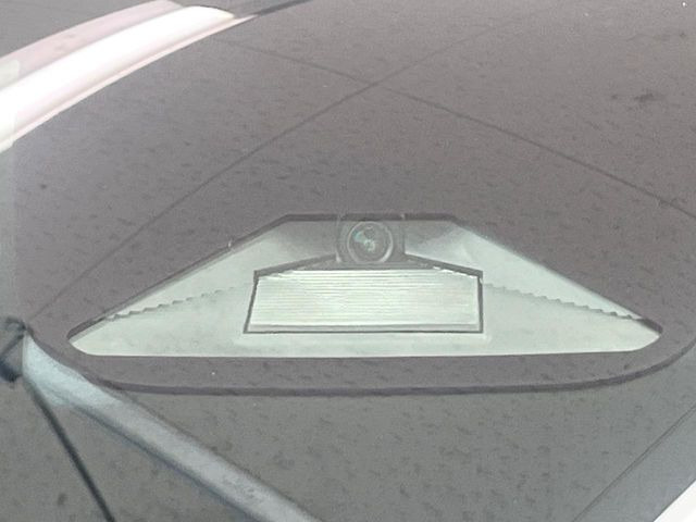 【ホンダセンシング】走行中に前方の車両等を認識し、衝突しそうな時は警報とブレーキで衝突回避と被害軽減をアシスト。より安全にドライブをお楽しみいただけます。