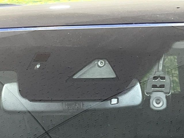 【スマートブレーキサポート】走行中に前方の車両等を認識し、衝突しそうな時は警報とブレーキで衝突回避と被害軽減をアシスト。より安全にドライブをお楽しみいただけます。
