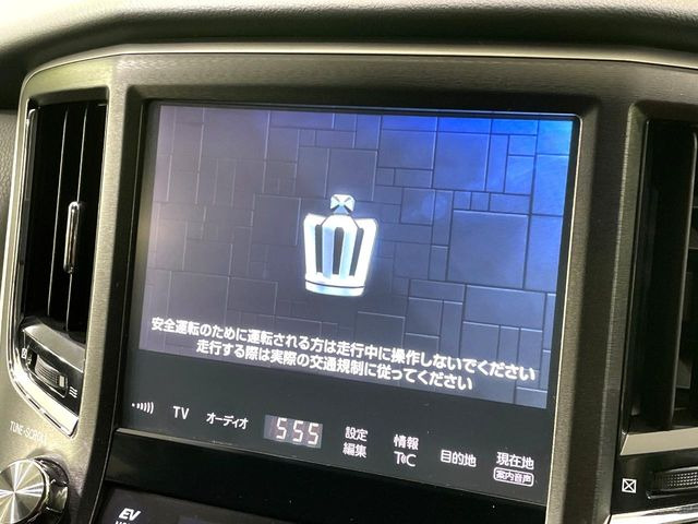 【メーカー純正8インチナビ】インテリアに溶け込むスタイリッシュな「専用設計」メーカーナビを装備♪視認性や操作性など基本性能にも優れ、より上質なカーライフをお楽しみいただけます。