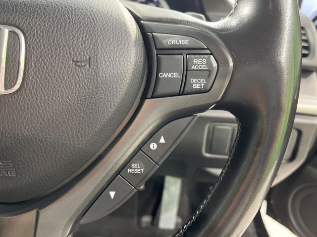 【クルーズコントロール】高速道路もラクラク走行。アクセルを離しても一定速度で走行ができ、長距離運転時の負担を軽減!加速・減速も簡単なスイッチ操作で調整できます。