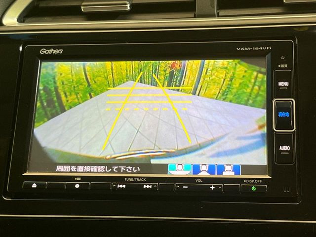 【バックカメラ】駐車時に後方がリアルタイム映像で確認できます。大型商業施設や立体駐車場での駐車時や、夜間のバック時に大活躍!運転スキルに関わらず、今や必須となった装備のひとつです!