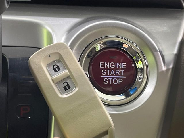 �yHonda�X�}�[�g�L�[�z�J�o����|�P�b�g�ɓ��ꂽ�܂܂ł��h�A�̎{���E�������\�ȃX�}�[�g�L�[�𑕔��B�G���W���̃I���E�I�t�����J�M�����o���K�v����������Ƃ��Ă��֗��ł���