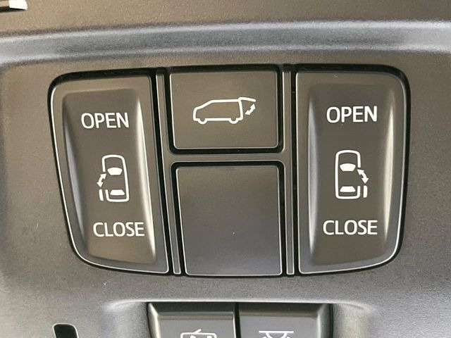 【パワーバックドア】スマートキーや運転席のボタンを押すだけでリアゲートが自動で開閉します!荷物を持っている時や、高い位置にあるバックドアを閉める際に便利な機能です♪