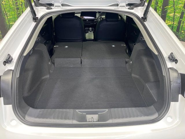 後席を格納すると、これだけの広さが!シーンに合わせたシートアレンジで、大きな荷物も積むことが出来ます♪