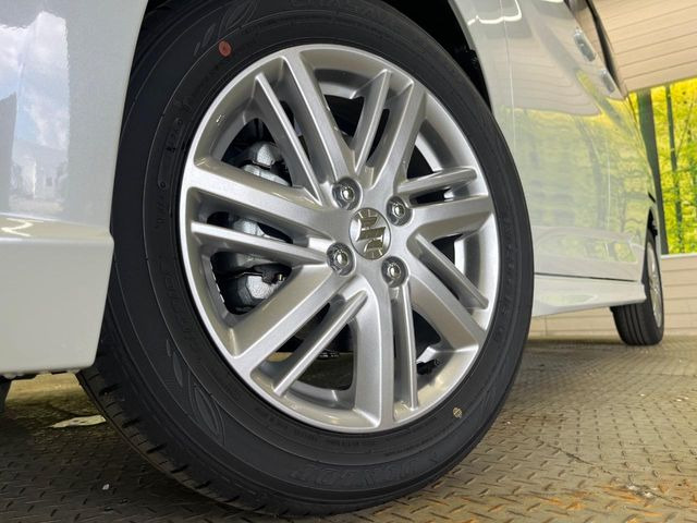 �y����15�C���`�A���~�z�C�[���z�O�ςɃ}�b�`���������A���~�z�C�[���𑕒����Ă���܂��B�e��ЊO�A���~�z�C�[����A�X�^�b�h���X�^�C�����戵�����Ă���܂��B���񂲑��k����������
