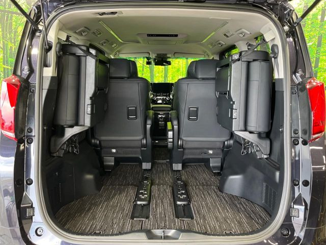 【パワーバックドア】スマートキーや運転席のボタンを押すだけでリアゲートが自動で開閉します!荷物を持っている時や、高い位置にあるバックドアを閉める際に便利な機能です♪