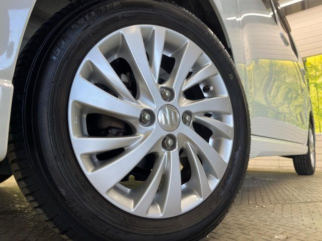 �y����14�C���`�A���~�z�C�[���z�O�ςɃ}�b�`���������A���~�z�C�[���𑕒����Ă���܂��B�e��ЊO�A���~�z�C�[����A�X�^�b�h���X�^�C�����戵�����Ă���܂��B���񂲑��k����������