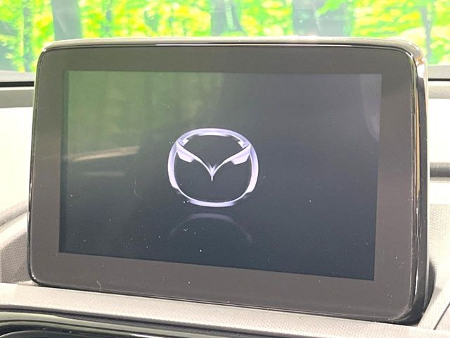 【マツダコネクトナビ】車内の雰囲気にマッチした一体型タイプのナビ。各種車輌設定やBluetooth再生等、様々な機能が楽しめます。直感的なダイヤル操作が可能で、使い勝手も良好です。