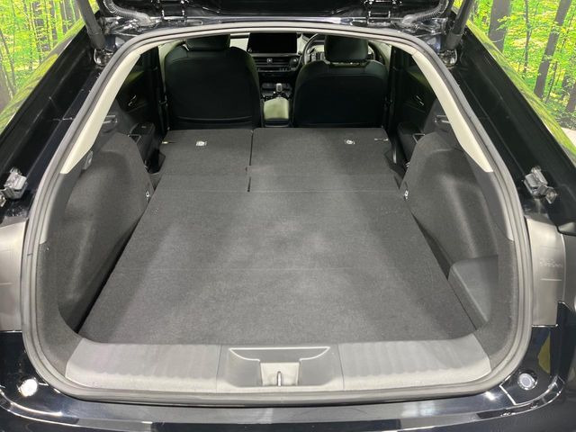 後席を格納すると、これだけの広さが!シーンに合わせたシートアレンジで、大きな荷物も積むことが出来ます♪