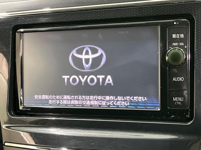 【純正ナビ】人気の純正ナビを装備しております。ナビの使いやすさはもちろん、オーディオ機能も充実!キャンプや旅行はもちろん、通勤や買い物など普段のドライブも楽しくなるはず♪