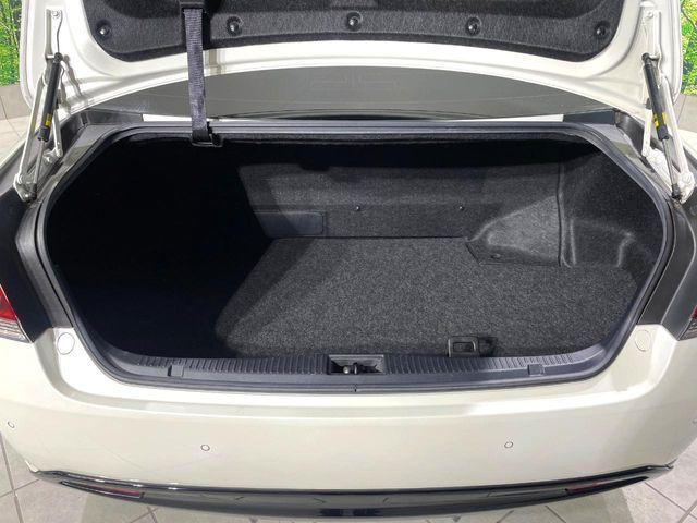 【パワーバックドア】スマートキーや運転席のボタンを押すだけでリアゲートが自動で開閉します!荷物を持っている時や、高い位置にあるバックドアを閉める際に便利な機能です♪