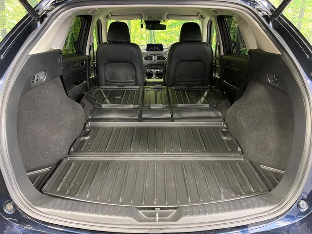 後席を格納すると、これだけの広さが!シーンに合わせたシートアレンジで、大きな荷物も積むことが出来ます♪