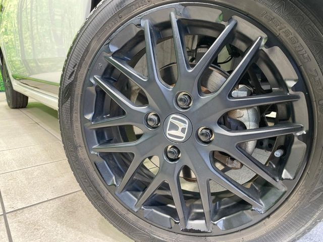 �y�O���[�h��p����15�C���`�A���~�z�C�[���z�f�U�C�����̍��������A���~�z�C�[���𑕒����Ă���܂��B�e��ЊO�A���~�z�C�[����A�X�^�b�h���X�^�C�����戵�����Ă���܂��B���񂲑��k����������