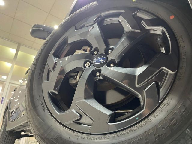 �y����18�C���`�A���~�z�C�[���z�O�ςɃ}�b�`���������A���~�z�C�[���𑕒����Ă���܂��B�e��ЊO�A���~�z�C�[����A�X�^�b�h���X�^�C�����戵�����Ă���܂��B���񂲑��k����������