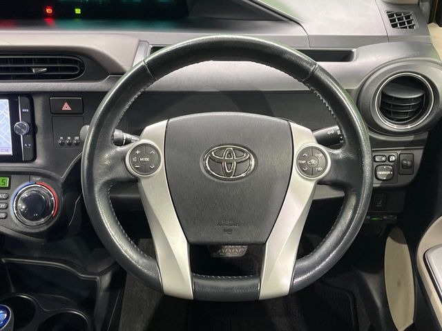 インテリアに合わせたデザインのステアリングは、運転される方のことも考え、運転しやすい形状、大きさです。是非一度、実際に触ってお確かめください。