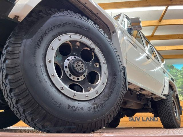 �y16�C���`�A���~�z�C�[���z�O�ςɃ}�b�`�����A���~�z�C�[���𑕒����Ă���܂��B�e��A���~�z�C�[����A�X�^�b�h���X�^�C�����戵�����Ă���܂��B���񂲑��k����������