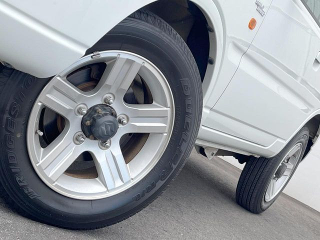 �y����16�C���`�A���~�z�C�[���z�O�ςɃ}�b�`���������A���~�z�C�[���𑕒����Ă���܂��B�e��ЊO�A���~�z�C�[����A�X�^�b�h���X�^�C�����戵�����Ă���܂��B���񂲑��k����������